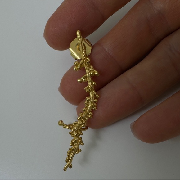 New Golden Ivy Ear Cuff - Picture 11 of 11